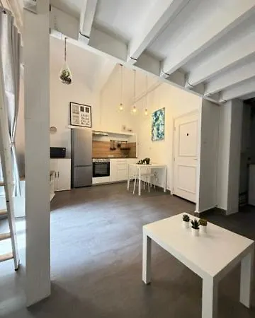 Apartment Le Cocon Du Centre Historique - Climatise Au Coeur Du Centre Historique De Situe Dans Le Centre Historique De Frejus, 10 Min De La Frejus