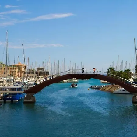 Le Cocon Du Centre Historique - Climatise Au Coeur Du Centre Historique De Situe Dans Le Centre Historique De Frejus, 10 Min De La Διαμέρισμα Fréjus